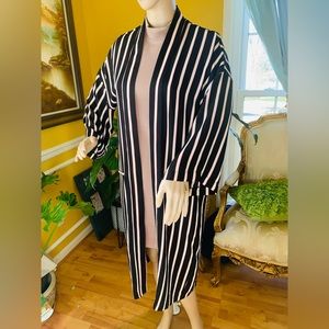 FOREVER 21 OPEN-FRONT CARDIGAN SMALL/can be Medium.